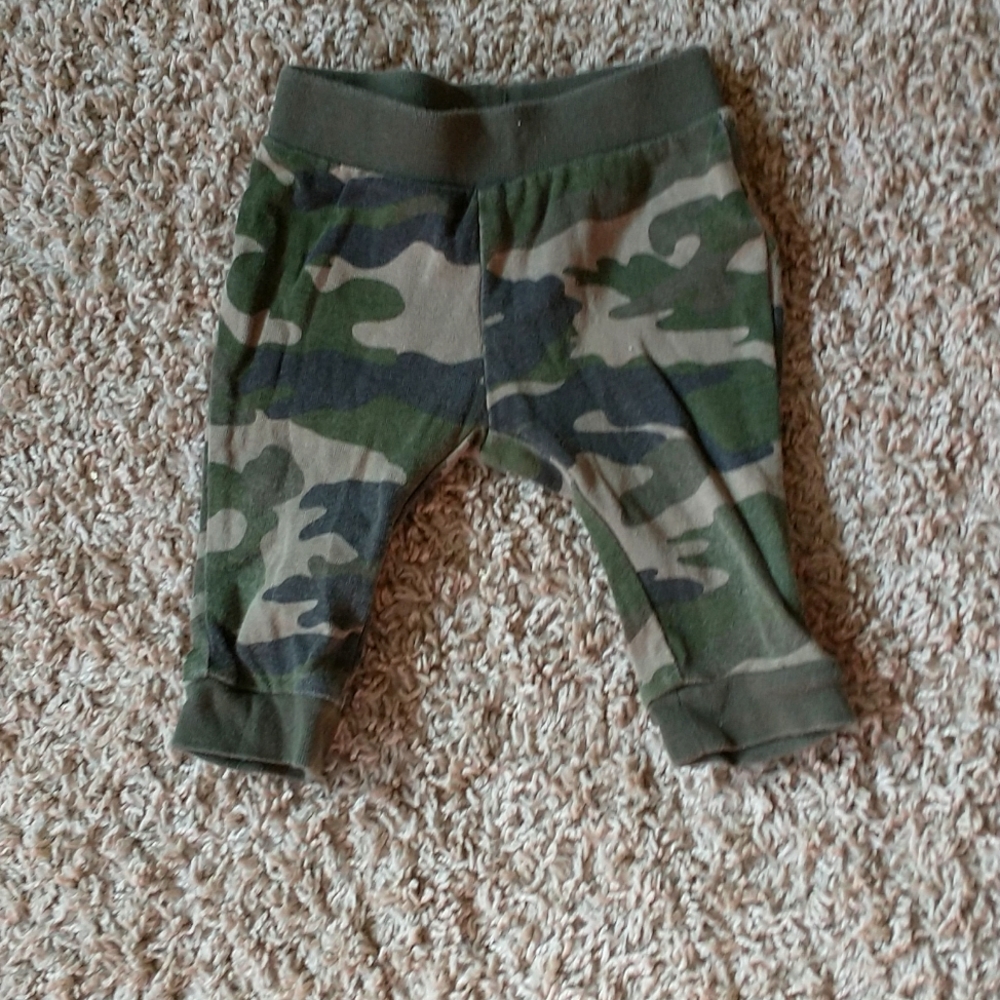 Camouflage jogging pants